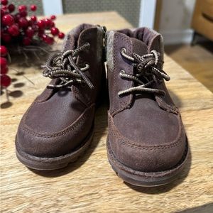 UGG BOOTS. Worn once